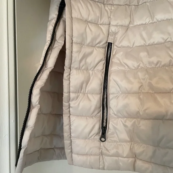 Everlane Renew Puffer Hoodie Cream - Picture 5 of 6